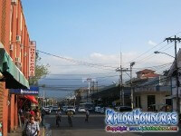 Caminando por La Linea en noche de Carnaval La Ceiba