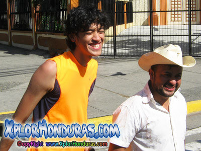 Diego Esteban Betanco Francisco elenco de Un Loco Verano Catracho Diego Esteban Betanco Francisco elenco de Un Loco Verano Catracho