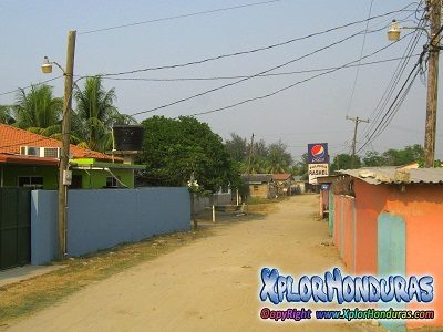 El Triunfo de la Cruz Tela Honduras Calle Principal