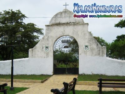 Entrada Cementerio viejo de Trujillo
