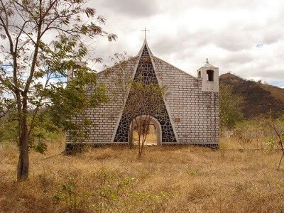 Fachada iglesia del viejo Morolica
