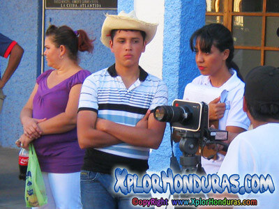 Walter Amaya Gumercindo elenco de Un Loco Verano Catracho Walter Amaya Gumercindo elenco de Un Loco Verano Catracho